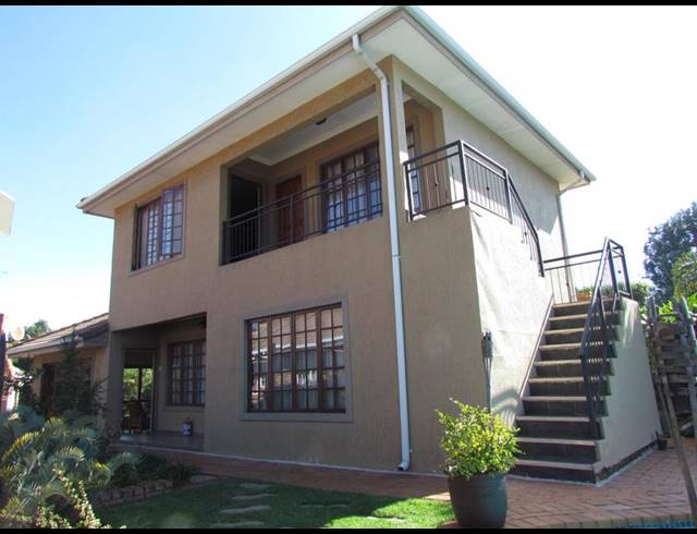10 BEDROOM HOUSE FOR SALE IN ZWARTKOP